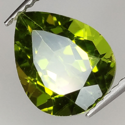 Peridoto talla pera 10x8mm 1pz