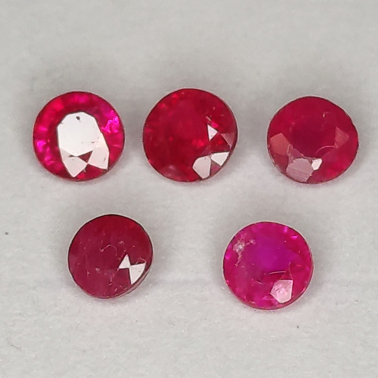 Ruby round cut 2.7-3.2mm 1ct