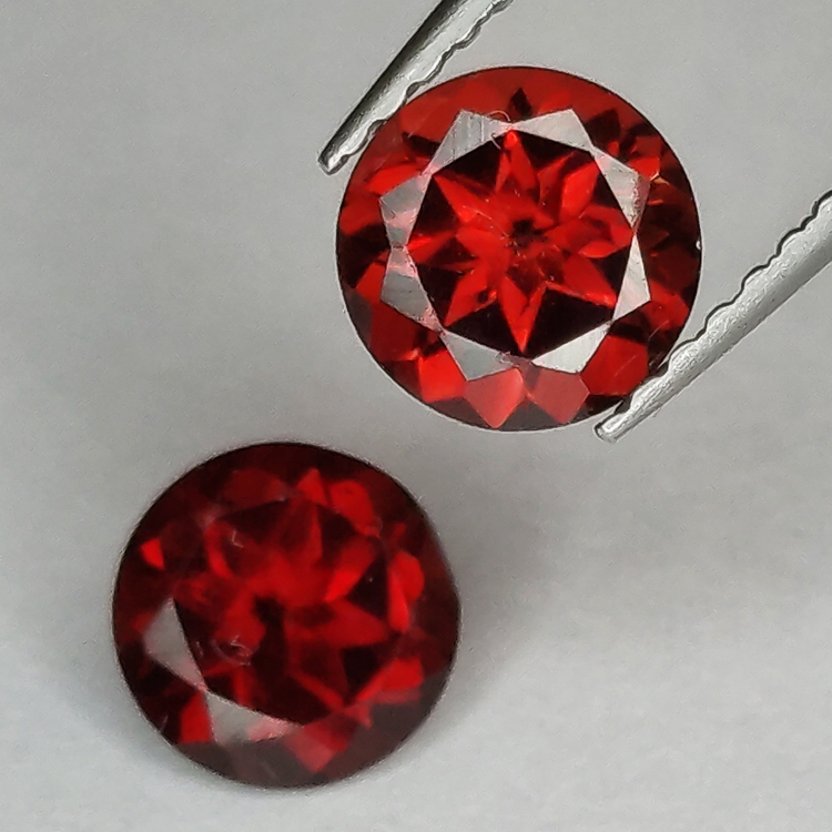 Garnet round cut 6 mm 1pz