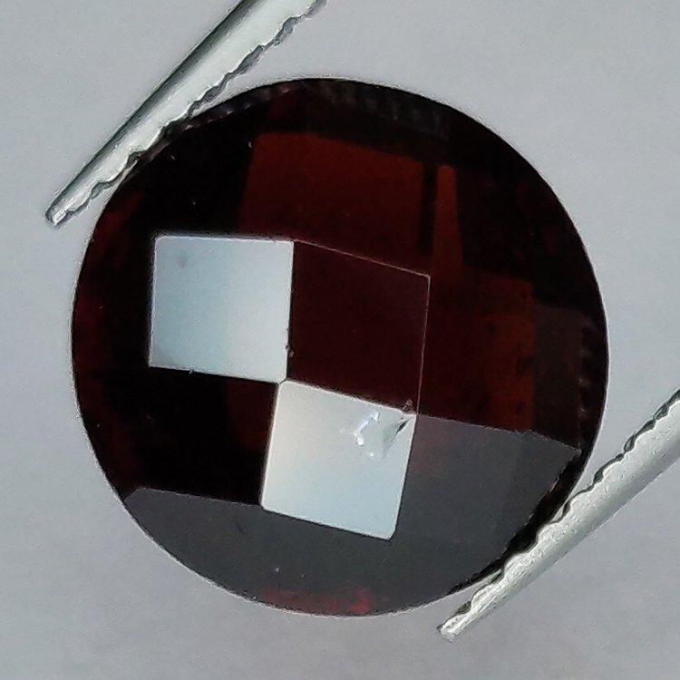 Garnet round cut double checkerboard 10mm 1pz