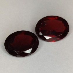 Garnet oval cut 10x8mm 1pz