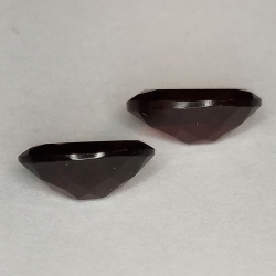 Garnet oval cut 10x8mm 1pz