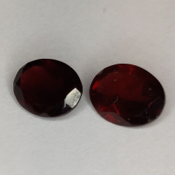 Garnet oval cut 10x8mm 1pz