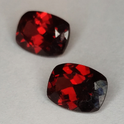 Garnet cushion cut 8x6mm 1pz