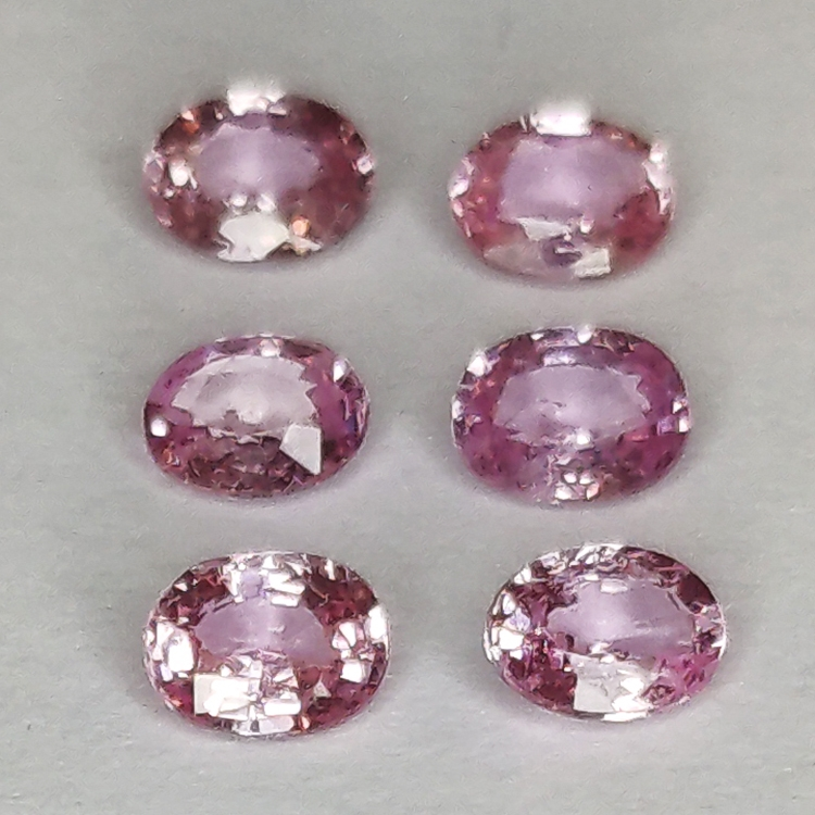 Oval geschliffener rosa Saphir 4x3mm 1ct