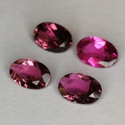 Tormalina rosa rubellite taglio ovale 6x4mm 1pz