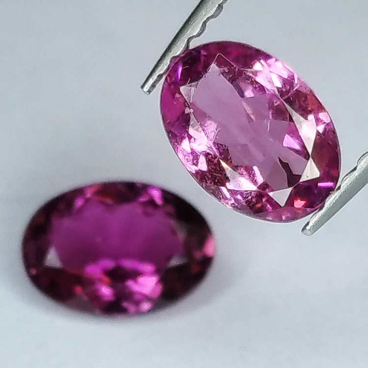 Pink rubellite tourmaline oval cut 7x5mm 1pz