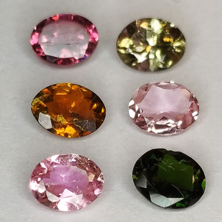 Tourmaline multicolore taille ovale 5x4mm 1pz