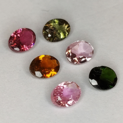 Tourmaline multicolore taille ovale 5x4mm 1pz