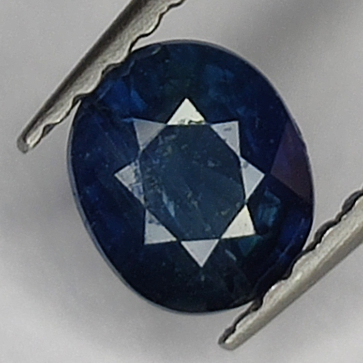 0,68ct Blauer Saphir Ovalschliff 5,5x5,0mm