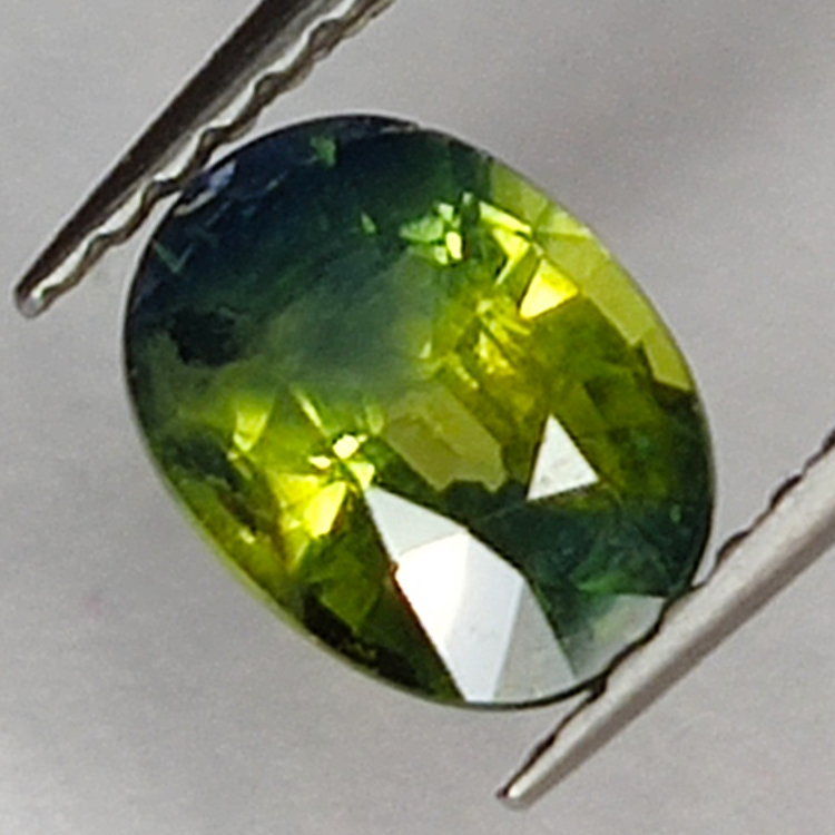 1.30ct Green Sapphire oval cut 7x5mm