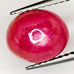 3.86ct Rubis Étoilé cabochon ovale 8.5x7.1mm