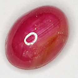 2.20ct Rubino Stella cabochon ovale 7.8x5.7mm