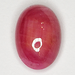 2.28ct Rubis Étoilé cabochon ovale 8.6x5.9mm