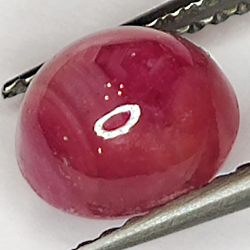 2.26ct Rubino Stella cabochon ovale 7.2x6.2mm