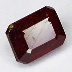 2.75ct Rubin smaragdschliff 7.7x5.7mm