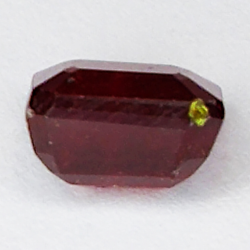 2.75ct Rubis coupe émeraude 7.7x5.7mm