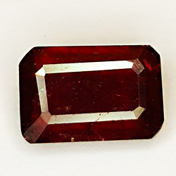 2.75ct Rubin smaragdschliff 8.9x5.9mm