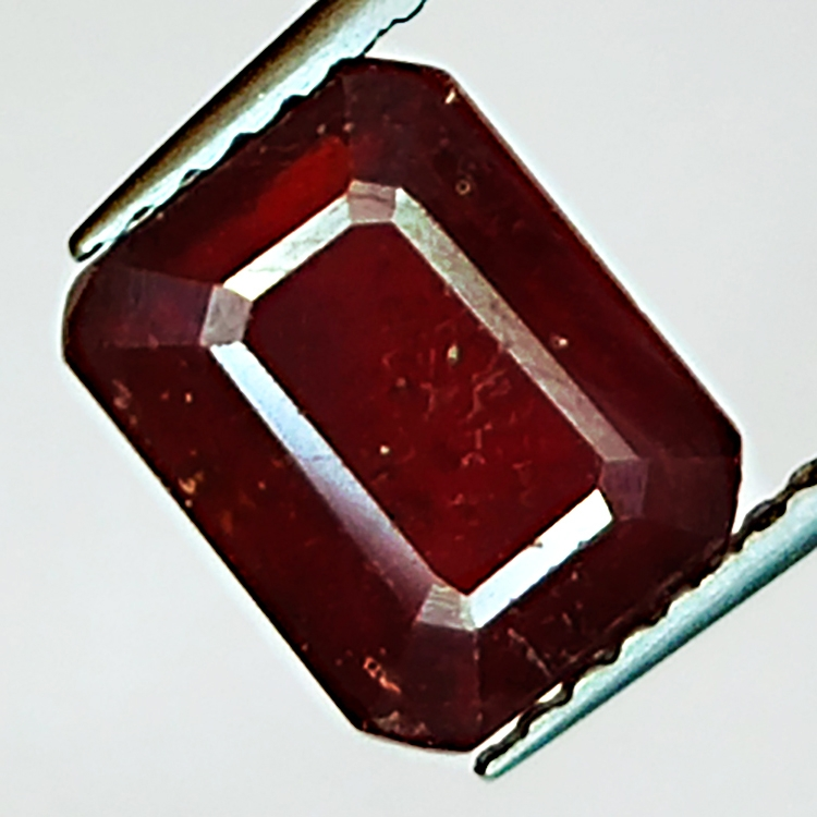 3.45ct Rubin smaragdschliff 8.6x6.7mm