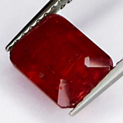 2.70ct Rubis coupe émeraude 7.9x6.0mm