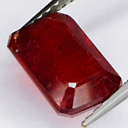 2.90ct Rubin smaragdschliff 8.8x6.3mm