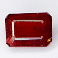 2.90ct Rubin smaragdschliff 8.8x6.3mm