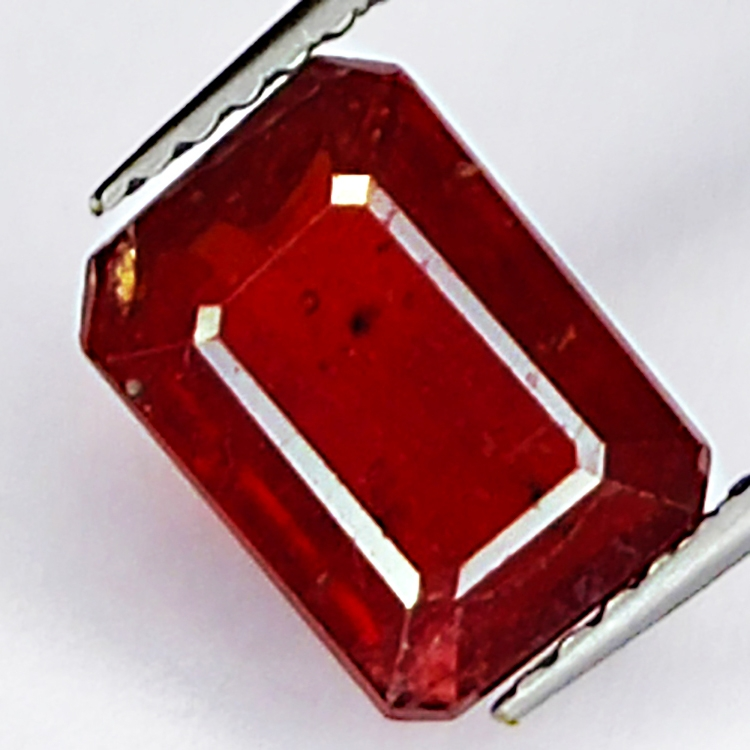 2.90ct Rubin smaragdschliff 8.8x6.3mm