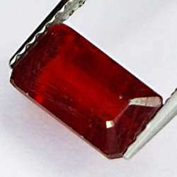 2.20ct Rubin smaragdschliff 9.1x4.8mm