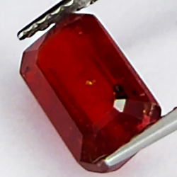 2.25ct Rubin smaragdschliff 8.8x5.1mm