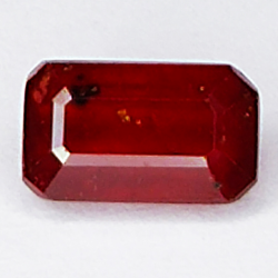 2.25ct Rubino taglio smeraldo 8.8x5.1mm