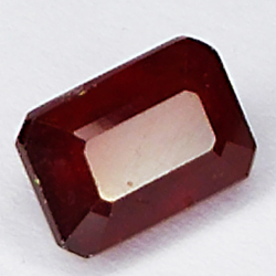 3.00ct Rubin smaragdschliff 8.3x5.7mm