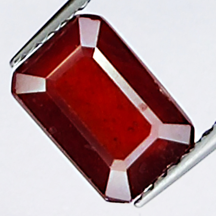 3.00ct Rubin smaragdschliff 8.3x5.7mm