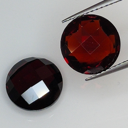 Garnet round cut double checkerboard 10mm 2pz