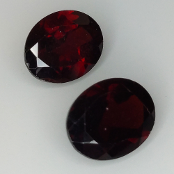 Garnet oval cut 10x8mm 1pz