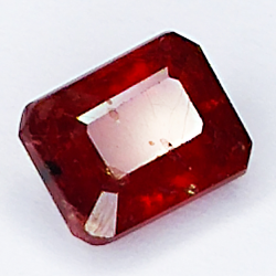 2.45ct Rubino taglio smeraldo 7.7x6.0mm