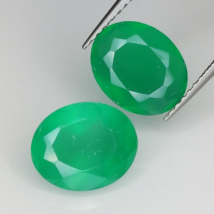 Green agate oval cut 10x8mm 1pz