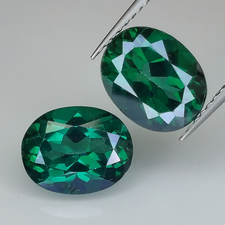 Topacio verde talla oval 10x8mm 1pz