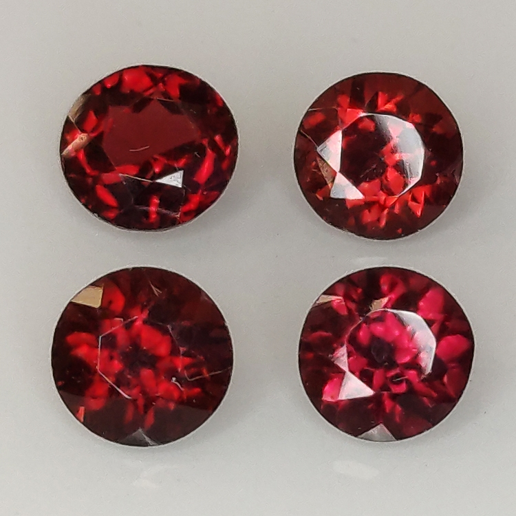 Garnet round cut 4.7-5.3mm 1pz