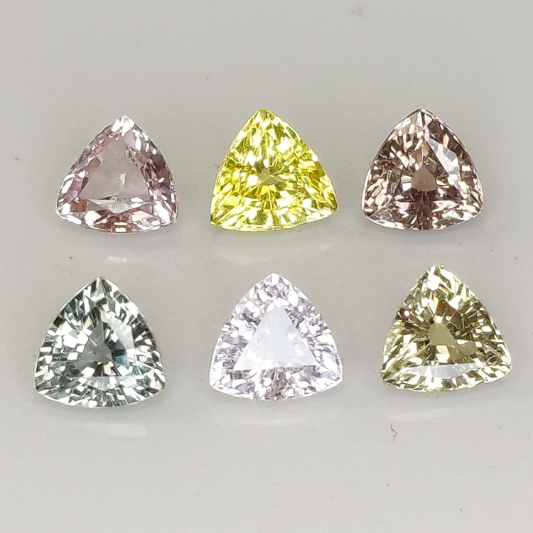 Zaffiro di Ceylon multicolore con taglio a trilioni, 3,9-4,1 mm, 1 ct