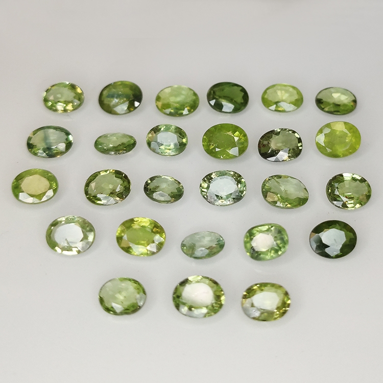 Zafiro verde talla oval 5x4mm 1pz