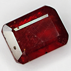 4.30ct Rubis coupe émeraude 9.7x7.1mm