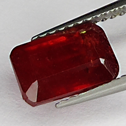 3.10ct Rubino taglio smeraldo 8.6x6.0mm