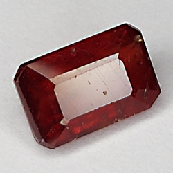 2.35ct Rubin smaragdschliff 8.5x5.5mm