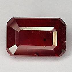 2.45ct Rubino taglio smeraldo 8.3x5.4mm