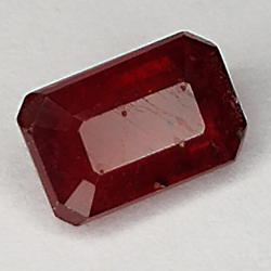 2.45ct Rubin smaragdschliff 8.3x5.4mm