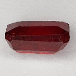 2.45ct Rubin smaragdschliff 8.3x5.4mm