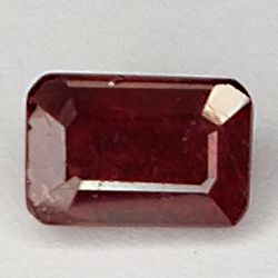 1.85ct Rubin smaragdschliff 7.7x5.0mm