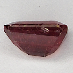 1.85ct Rubis coupe émeraude 7.7x5.0mm