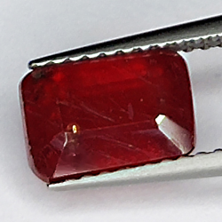 2.75ct Rubin smaragdschliff 8.3x5.7mm