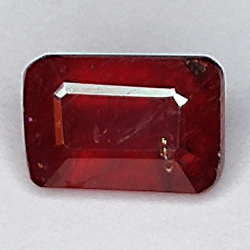 2.75ct Rubin smaragdschliff 8.3x5.7mm